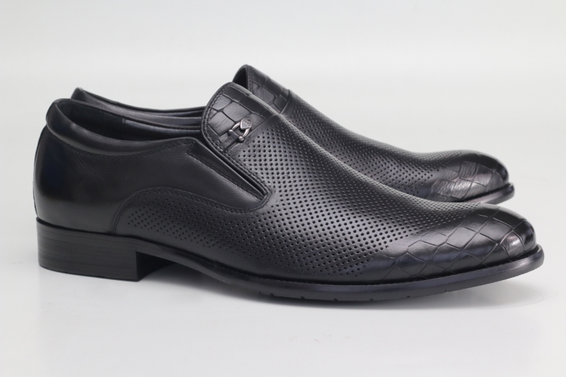 Slippers (Сліпери) М чорний шкіра D677KN-627-1 Cosottinni 40(р)